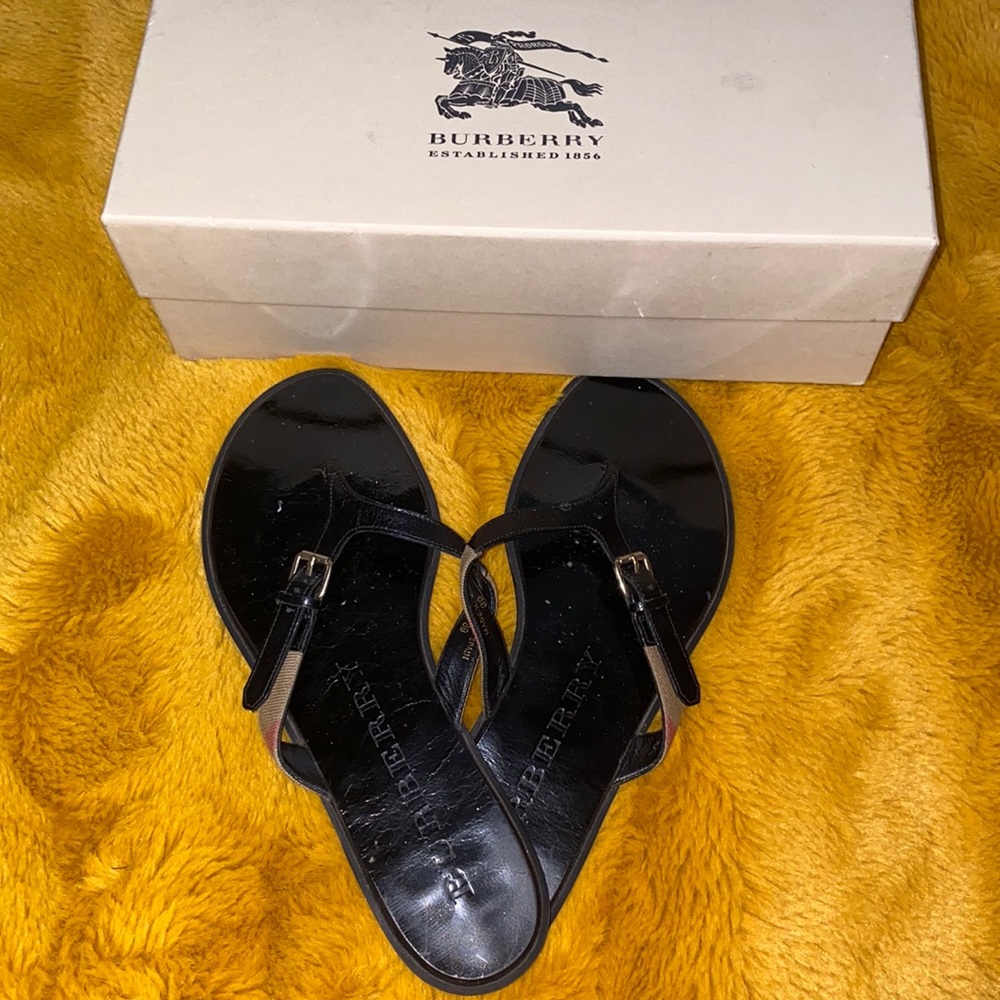 Burberry Icon Clip Flat Thong Slippers